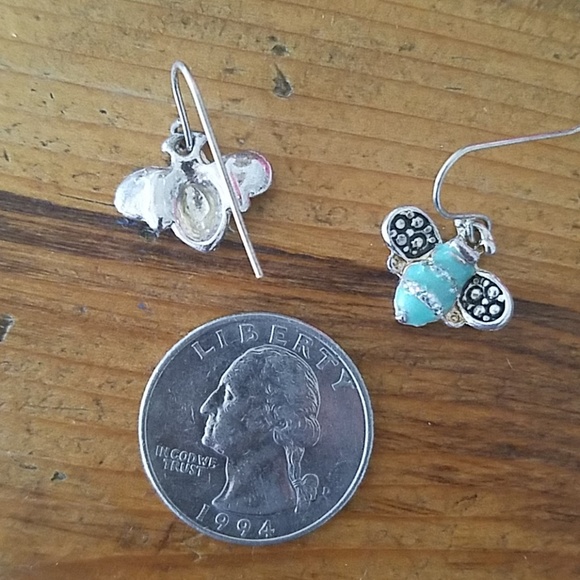 Silver bumblebee earrings - Picture 3 of 3